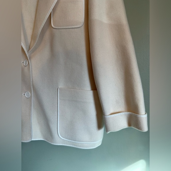 Vintage European Elegance: Weinberg Cream Piped Blazer - Picture 4 of 13
